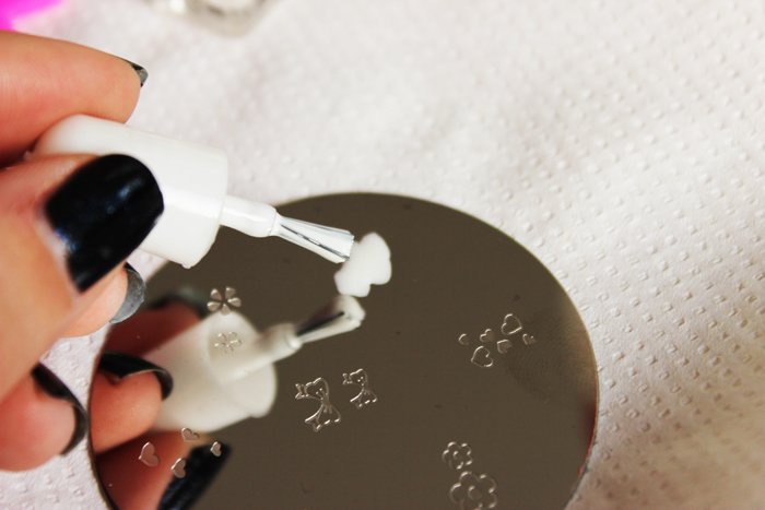 action_max_nail_art_stamp_set_step_2