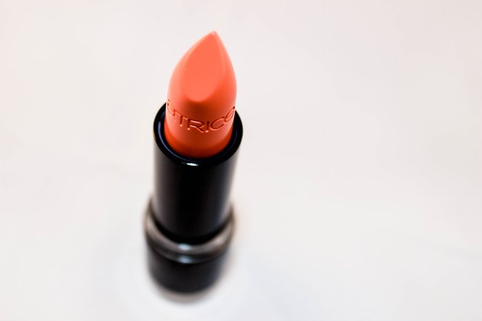 catrice_ultimate_colour_color_lipstick_princess_peach_01