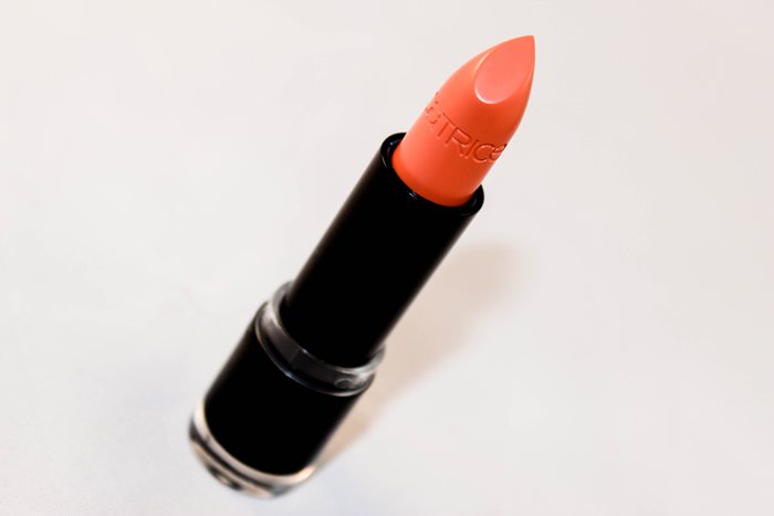 catrice_ultimate_colour_color_lipstick_princess_peach_02