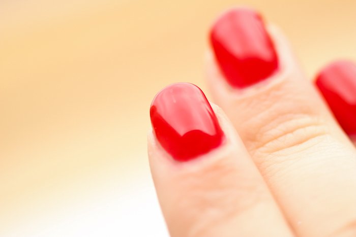 sensationails-scarlet-red-swatches-swatch-review-beautyblog-gelnails-nail-polish-6507kopie