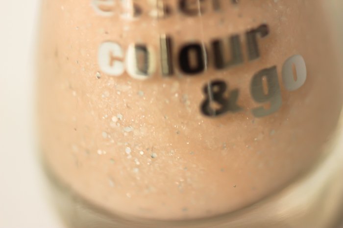 essence-sand-style-nail-polish-light-swatch-swachtes-163-hey-nude-7621