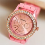 Roze horloge met steentjes en siliconen bandje